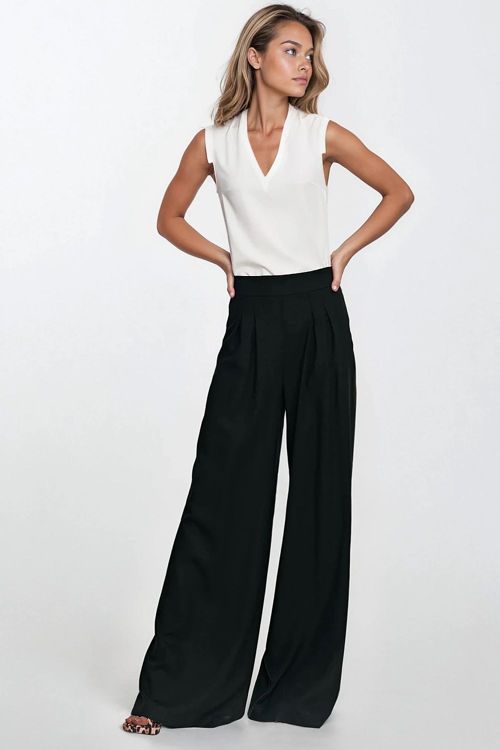 Women trousers model 213974 Nife