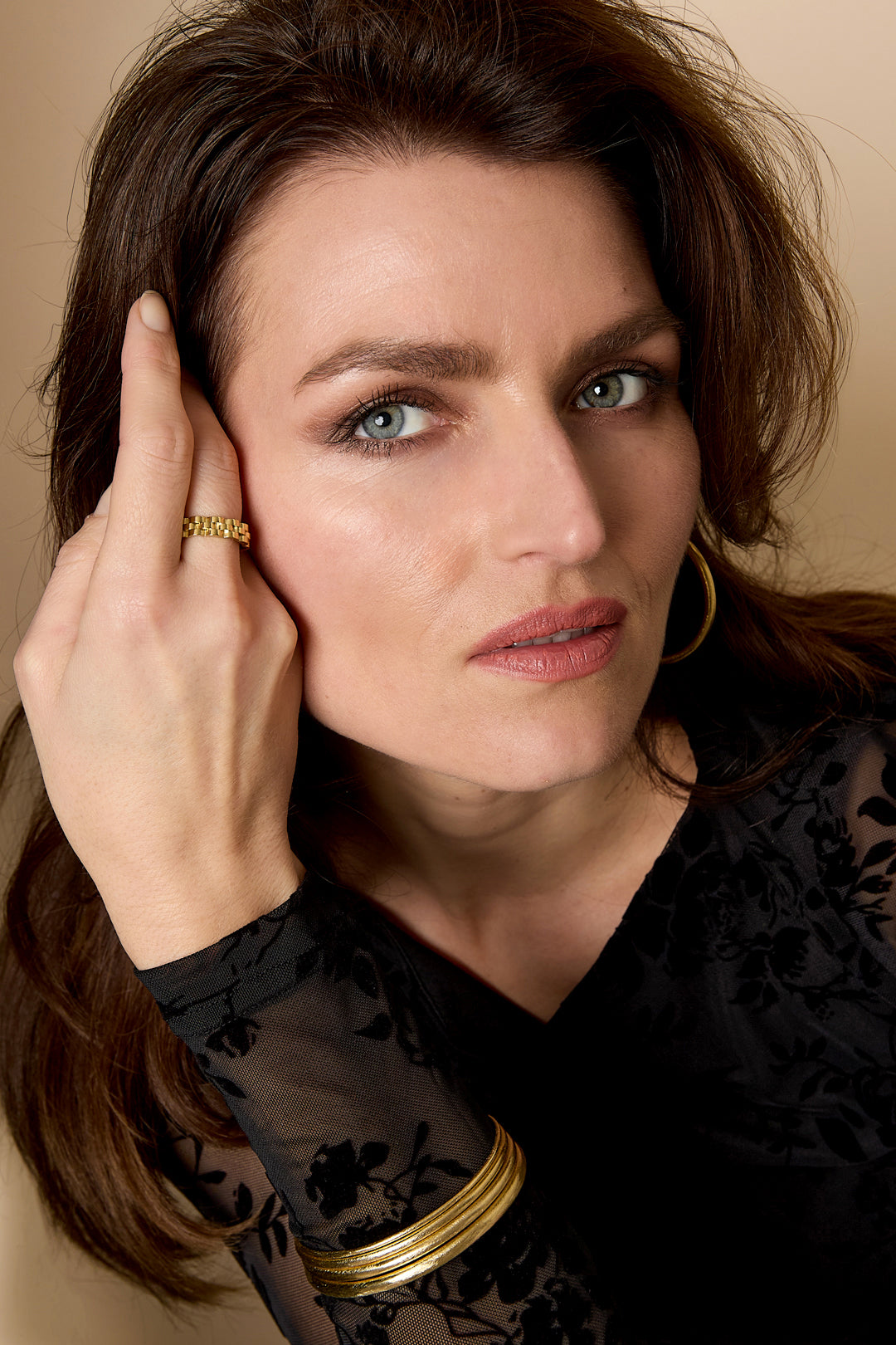 Elara Bangle Bracelet in gold, 7 mm wide, with a brushed finish.